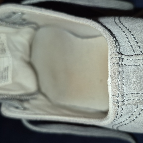 Lacoste Womens Gray Suede Sneakers sz. 7.5 (#1002A) EC. - Picture 13 of 16